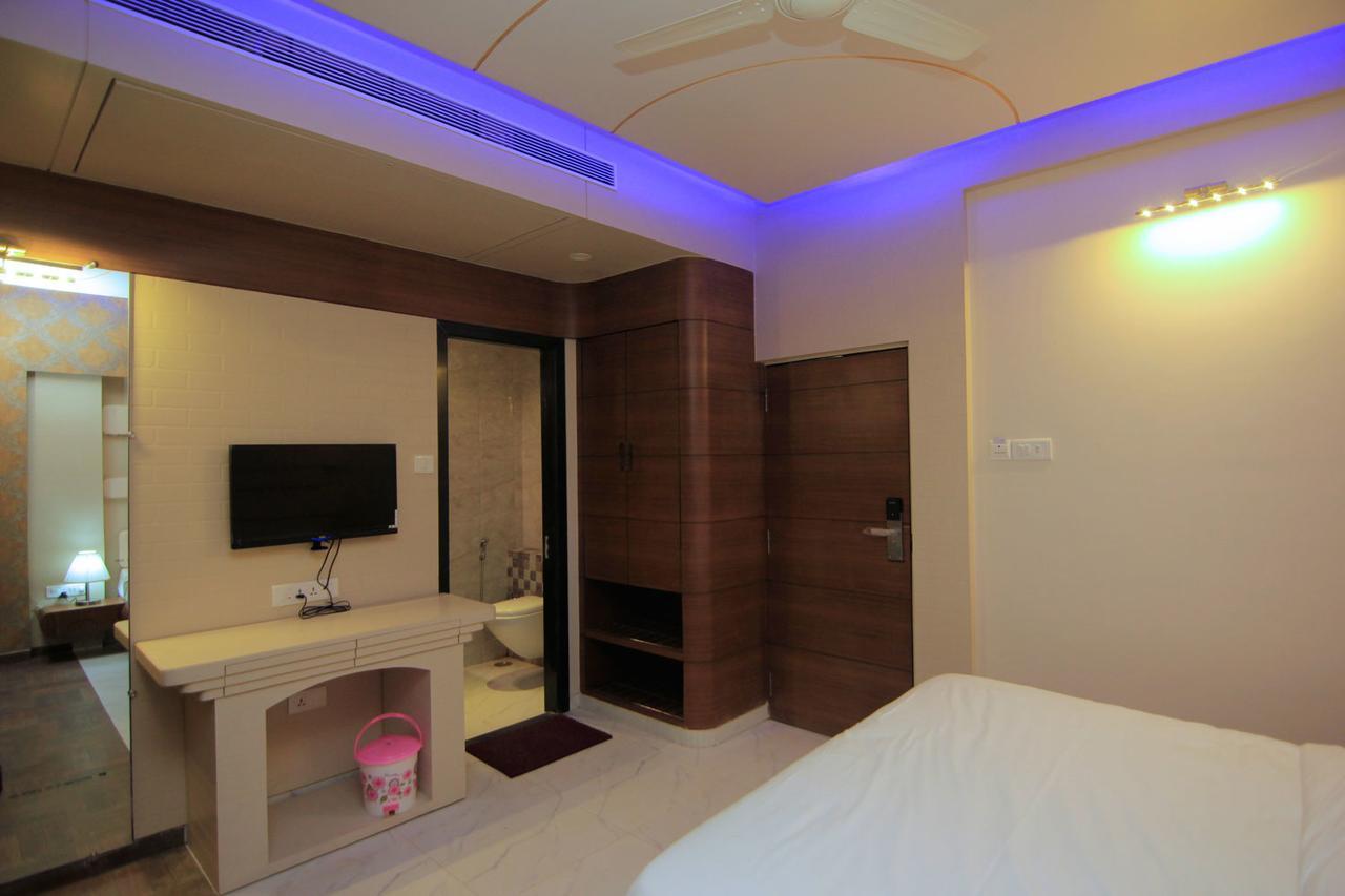 Hotel Sai Dharam Palace Shirdi Exterior photo