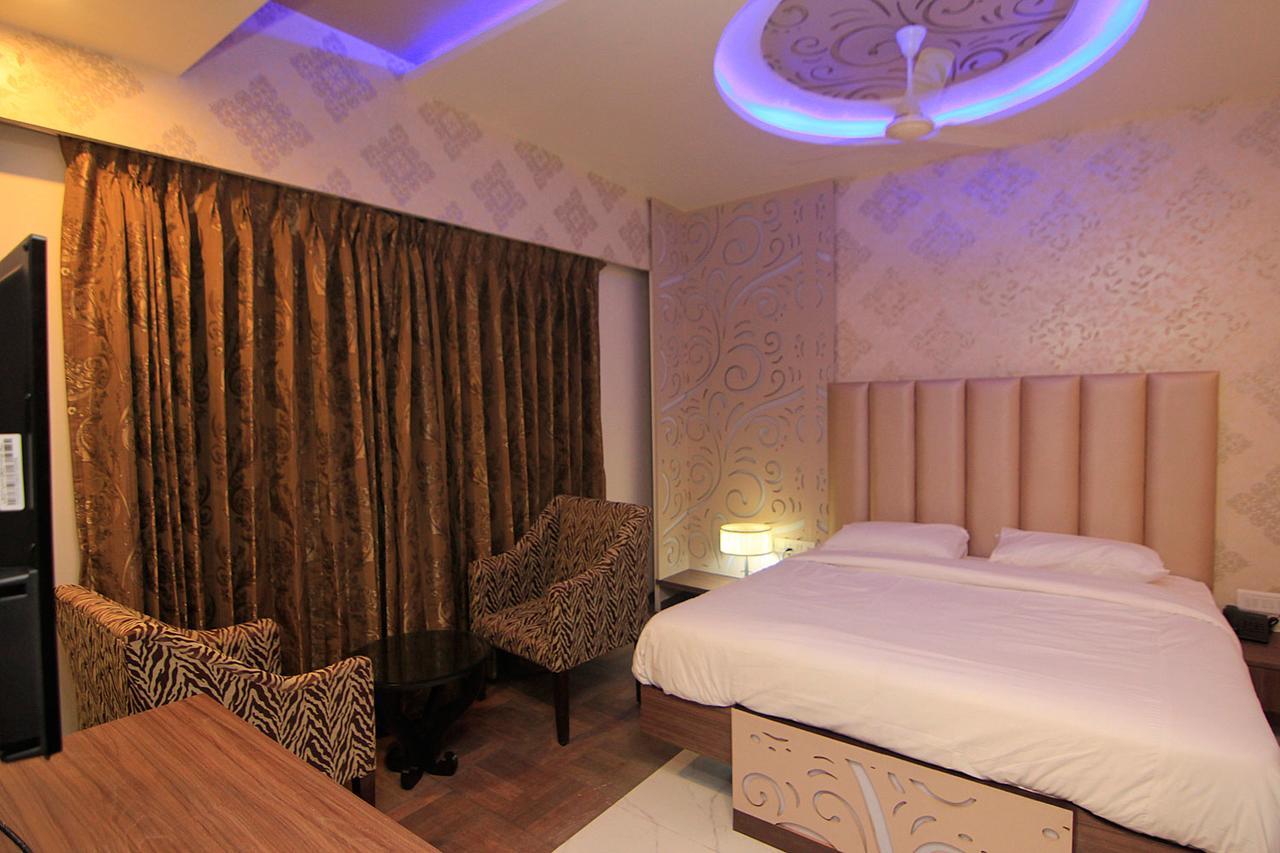 Hotel Sai Dharam Palace Shirdi Exterior photo