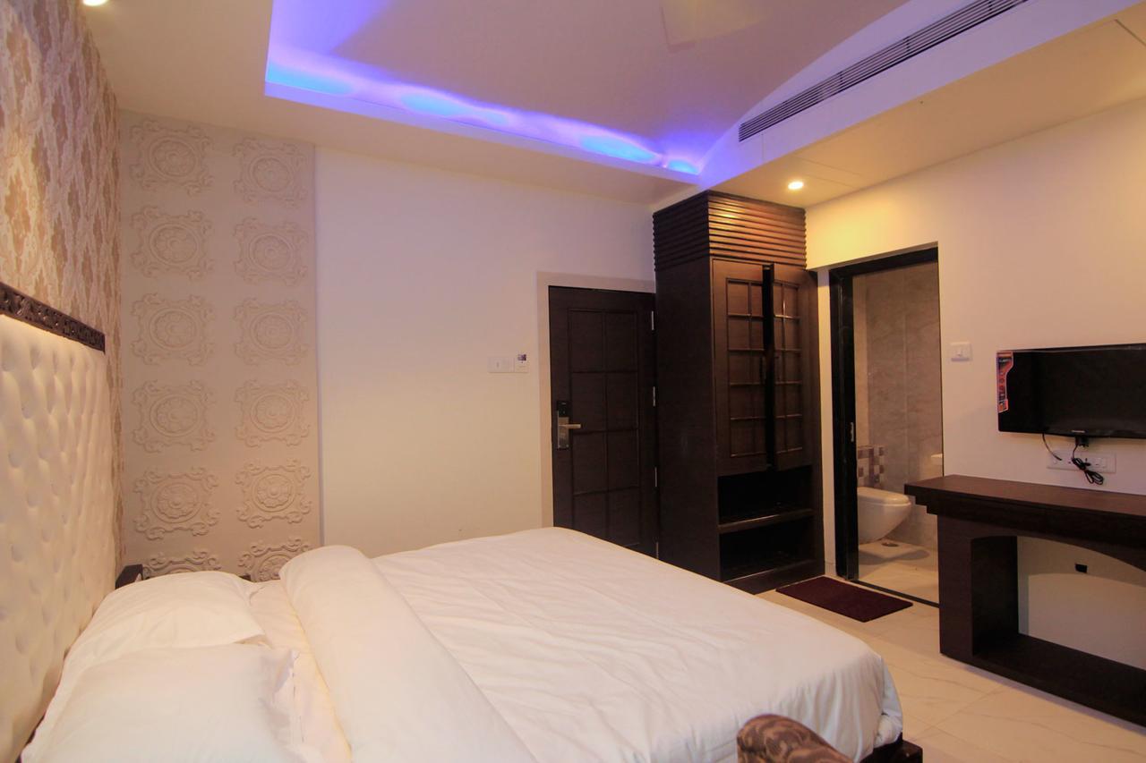 Hotel Sai Dharam Palace Shirdi Exterior photo